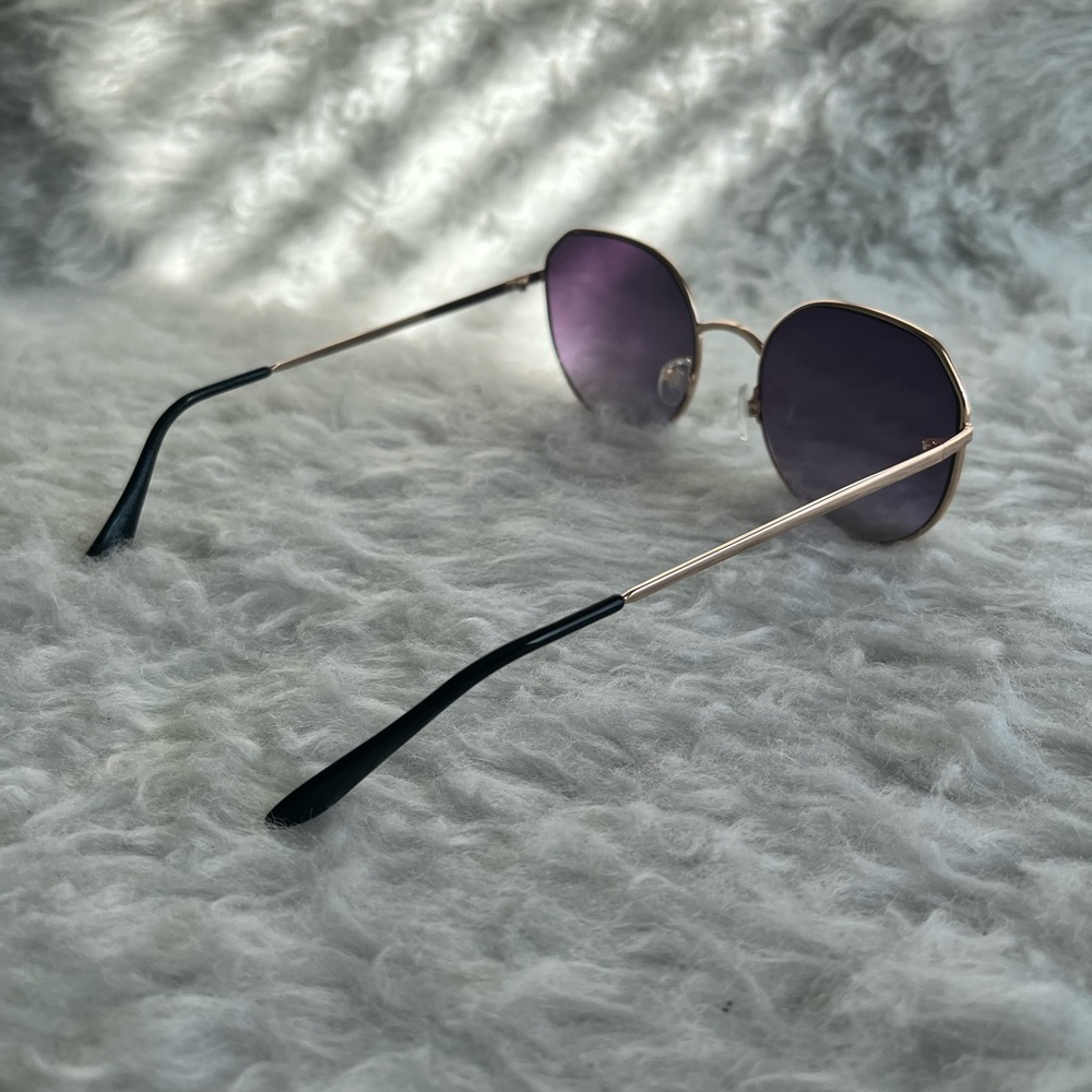 Sunglasses. - Picture 3 of 3